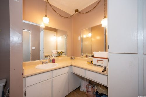 9185 Terri Lynn Dr, Sandy UT 84094-3006 exterior