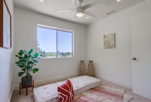 1376 Darwin Dr, Oceanside CA  92056-6618 exterior
