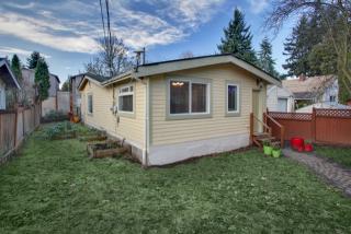 9031 Henderson Pl, Seattle, WA 98106-2544