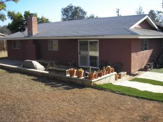 2115 Riviera Dr, Vista, CA 92084-2624