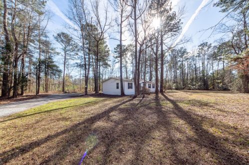 131 Magnolia St, Bonneau, SC 29431-3584