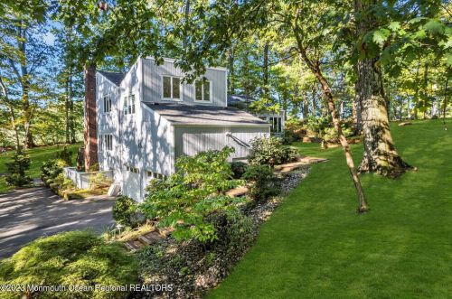 10 Lefferts Ct, Middletown NJ  07748-3031 exterior