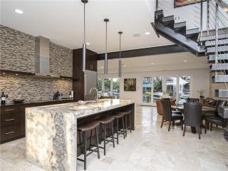 2439 Westlake Dr, Austin TX  78746-2950 exterior