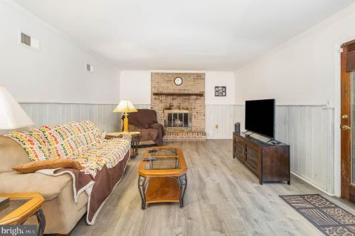 102 Suncrest Rd, Lancaster PA  17601-4834 exterior