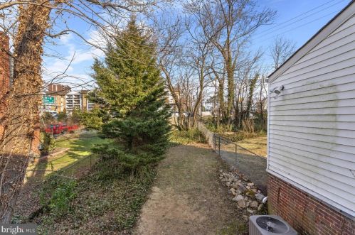 1626 Oakview Dr, Silver Spring MD 20903-2243 exterior