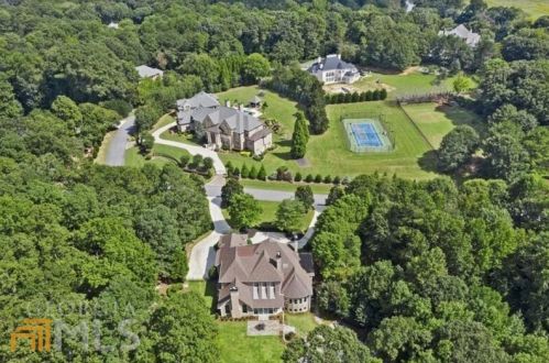 10520 Montclair Way, Duluth GA  30097-1840 exterior