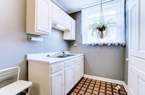 1216 Carson Ave, Cincinnati, OH 45205-1378