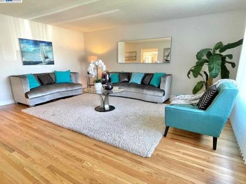 7014 Portage Rd, Pleasanton, CA 94568-2543