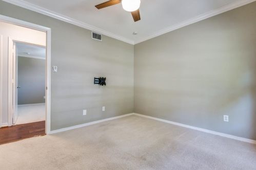 2711 Lakeview Ln, Carrollton TX exterior