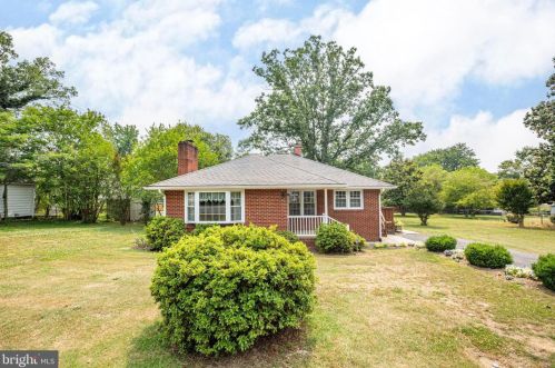 106 Hotchkiss St, Fredericksburg, VA 22408-3904