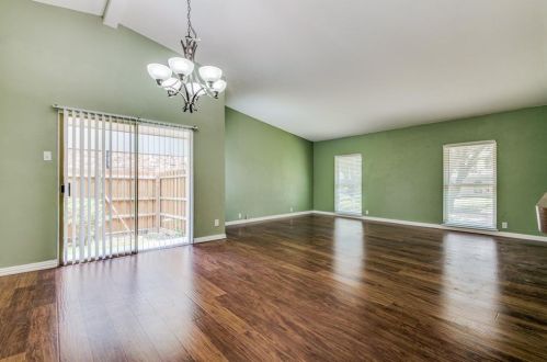 1811 Addington Dr, Carrollton TX 75007-3125 exterior