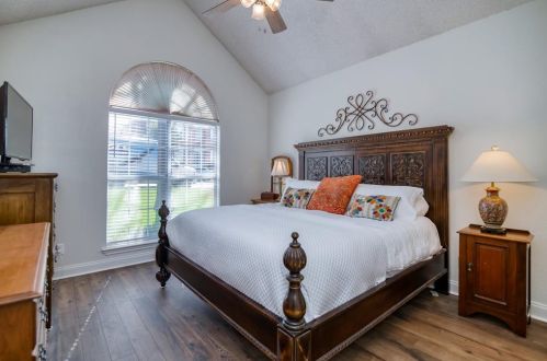 2111 Daniel Way, Carrollton TX 75006-1666 exterior