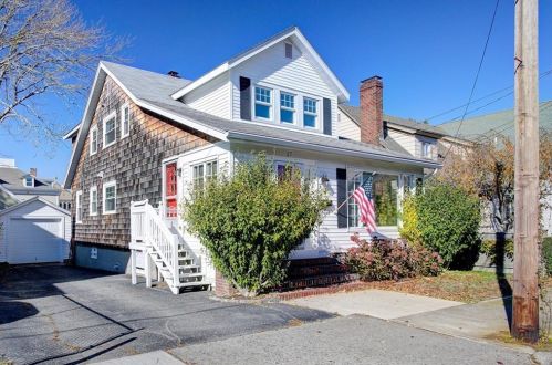 27 Vaughan Ave, Middletown, RI 02840-6403