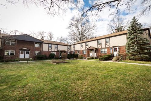 241 Newman St, Metuchen, NJ 08840-2643