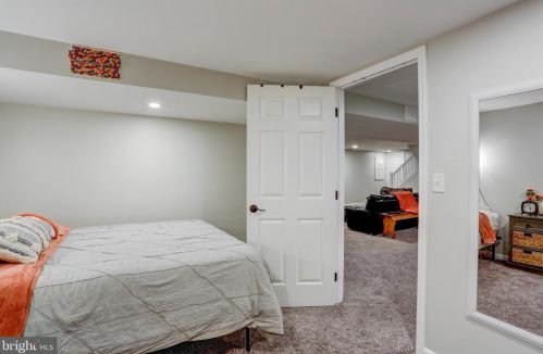 1220 Country Club Dr, Lancaster PA  17601-5208 exterior