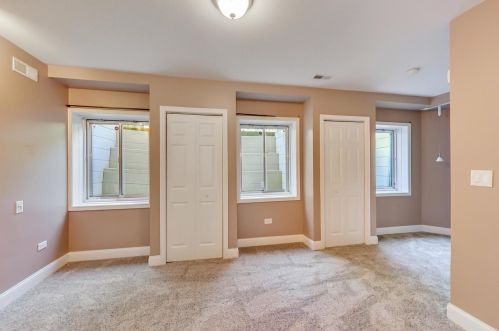 8901 Maple Ave, Willowbrook IL 60527-6469 exterior