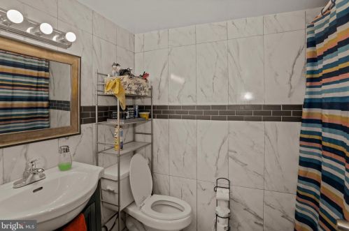 2222 12 St, Philadelphia PA 19147-1832 exterior