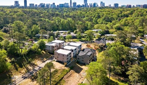4007 Haverhill Dr, Atlanta GA  30342-3881 exterior
