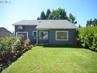 1069 L St, Springfield OR  97477-4367 exterior