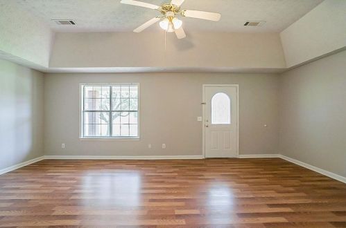 65 Ewing Dr, Social Circle, GA 30025-5172