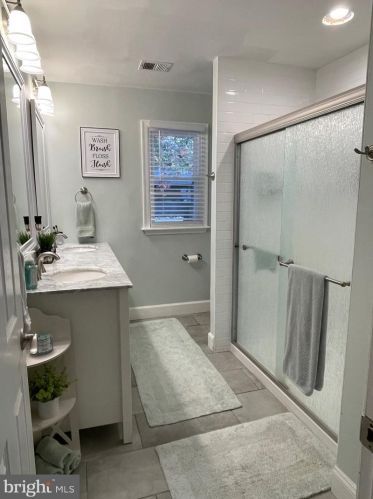 1712 Maryland Ave, Shady Side MD 20764-9750 exterior