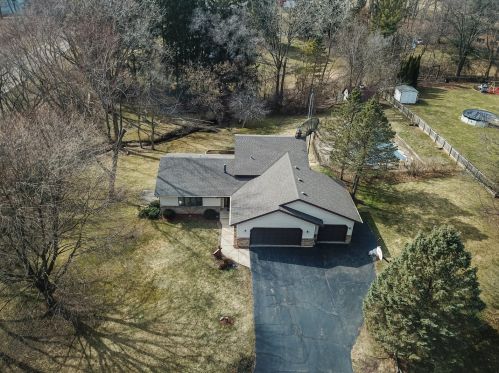 4495 Redwood Dr, Rockford, IL 61109-3540