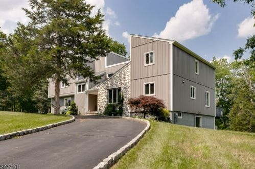 21 Drysdale Ln, Bridgewater, NJ 08807-2147