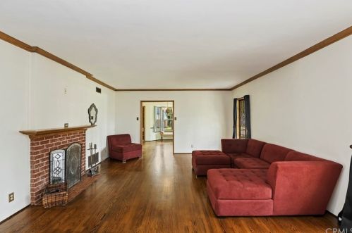 5690 Riverside Ave, Riverside CA  92506-1837 exterior