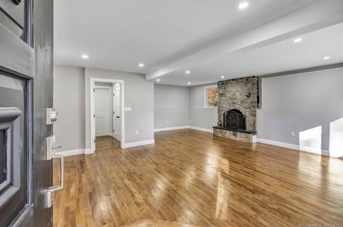 749 Booth Hill Rd, Huntington CT  06484-3461 exterior