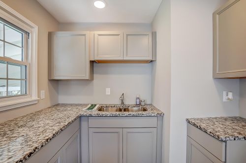 1327 Crestview Dr, Springfield OH  45504-1645 exterior