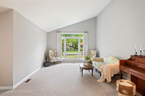 1137 Sherwood Rd, Glenview, IL 60025-3256