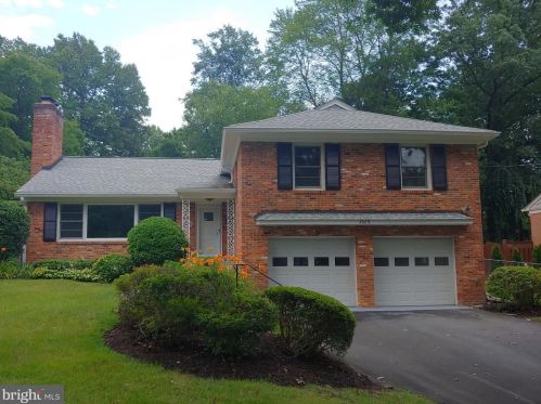 3029 Hazelton St, Falls Church, VA 22044-1714