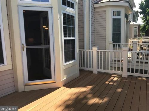 1924 Logan Manor Dr, Herndon, VA 20190-3282