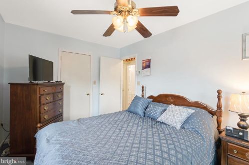 19 Sunset Ave, Ephrata PA  17522-2302 exterior