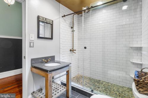 430 42 St, Philadelphia PA 19104-0044 exterior