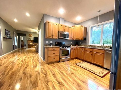 283 Watertown Rd, Morris, CT 06763-1903