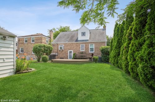1310 Hazel Ct, Des Plaines, IL 60018-2148