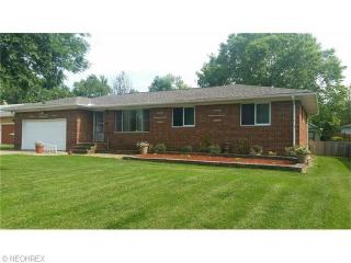18695 Bonnie Ln, Cleveland, OH 44136-4223