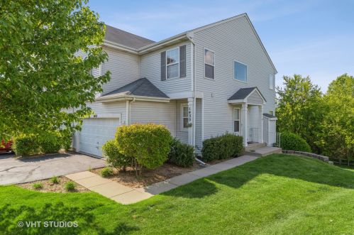 1435 Meadowsedge Ln, Carpentersville, IL 60110-3410