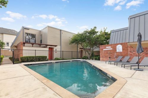 3955 Buena Vista St, Dallas TX  75204-1683 exterior