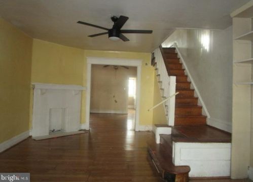 4820 9th St, Philadelphia, PA 19141-3924