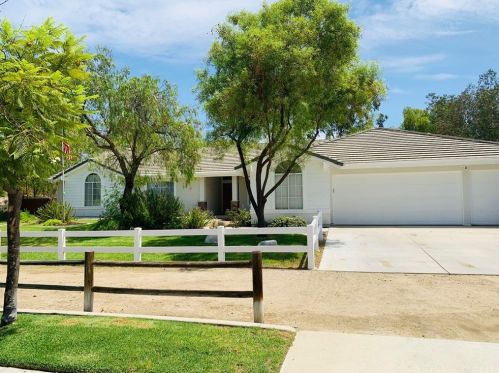 2271 Lonestar Dr, Norco, CA 92860-2572