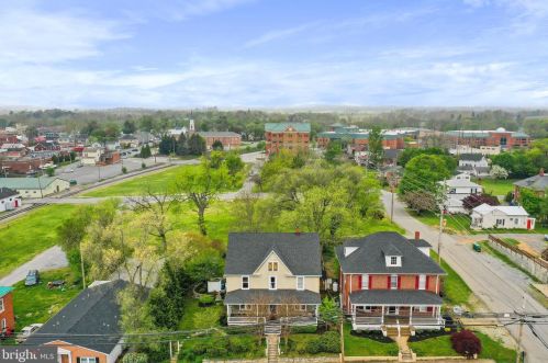 328 Mildred St, Charles Town WV  25414-1834 exterior