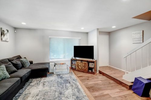 318 Woodglen Dr, San Dimas, CA 91773-1051