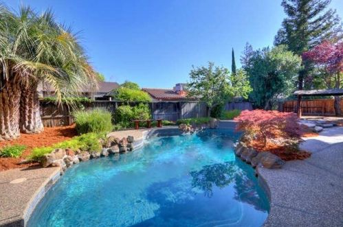 9137 Shady Hollow Way, Fair Oaks, CA 95628-6552
