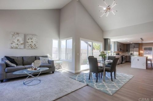 1461 Darwin Dr, Oceanside CA  92056-3042 exterior