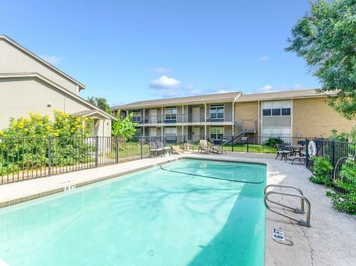 2450 Ashdale Dr, Austin TX  78757-8121 exterior