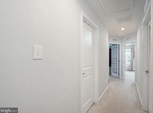 26 Sundance Dr, Trenton NJ  08619-3967 exterior