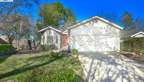 902 Clinton Pl, Pleasanton, CA 94566-7500