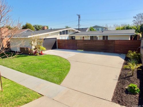 2732 Copa De Oro Dr, Los Alamitos, CA 90720-4912